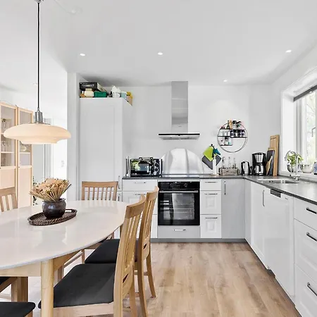 2 Bedroom Awesome In *
