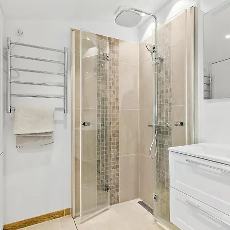 2 Bedroom Awesome In *