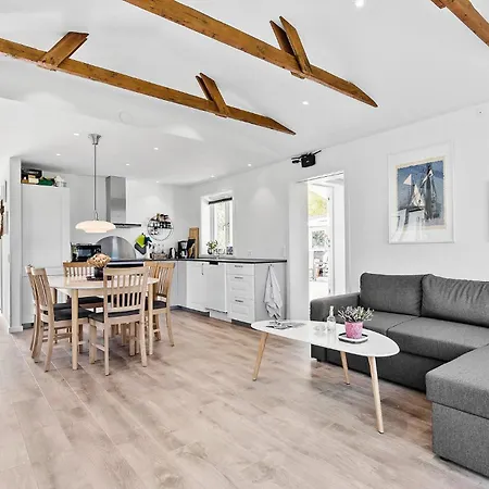 2 Bedroom Awesome In Holiday home