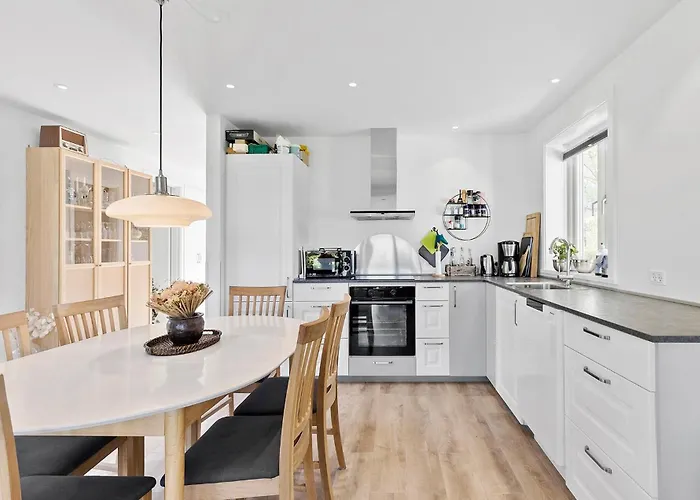 2 Bedroom Awesome In *