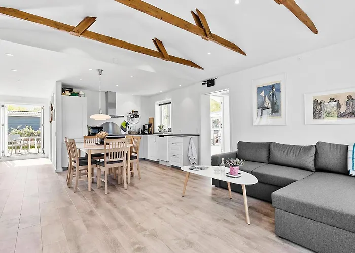 2 Bedroom Awesome In Ferienhaus